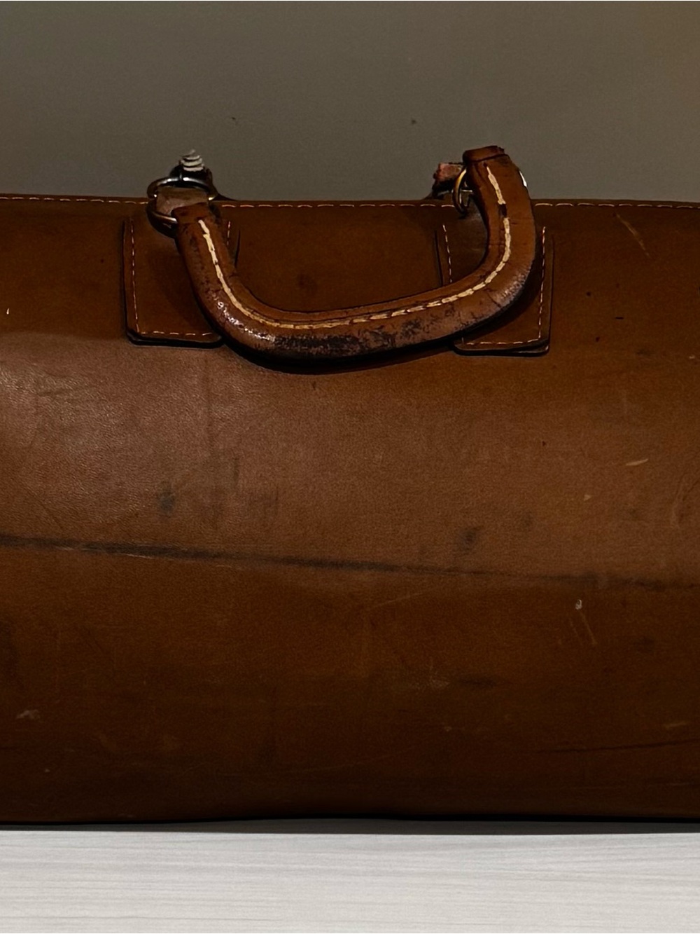 Vintage Chestnut Brown Leather Cheney-styled Men’s zippered Travel Duffle Bag